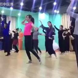 成人拿小鼓的舞蹈视频