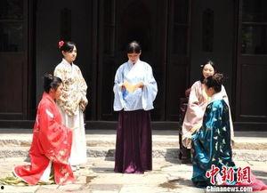 汉服女成人飞鱼服视频,飞鱼服汉服成人礼，穿越时空的美丽邂逅